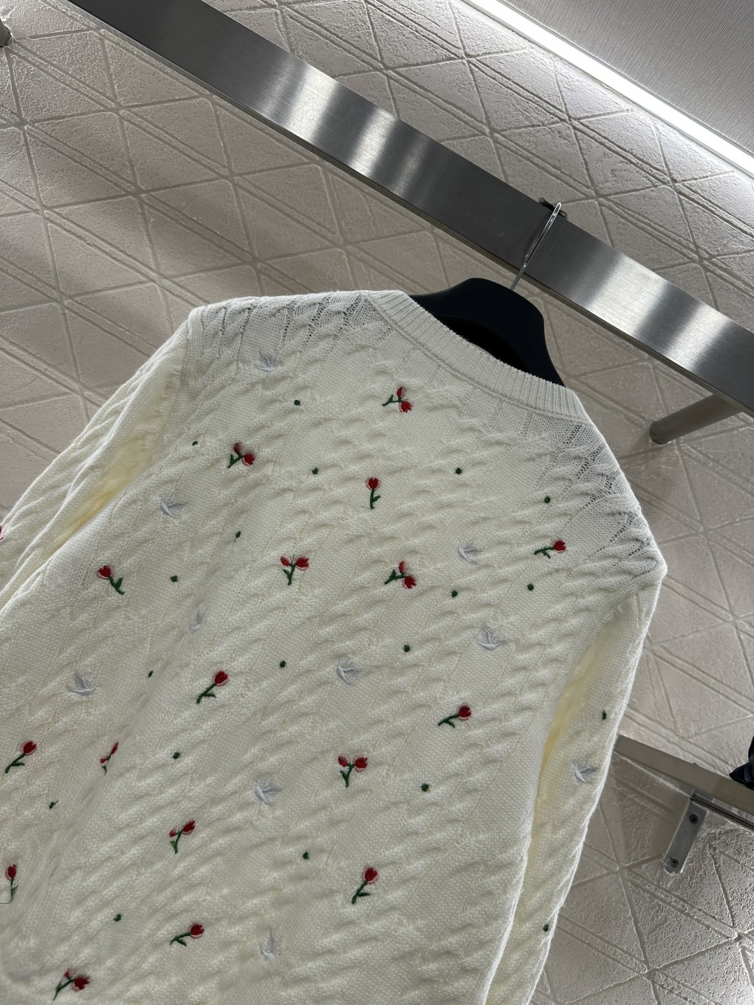 ♥Dio*♥2026新品上架 圆领玫瑰碎花针织开衫定制YB羊绒针织材质，质感高级，舒适柔软，圆领纽扣针织