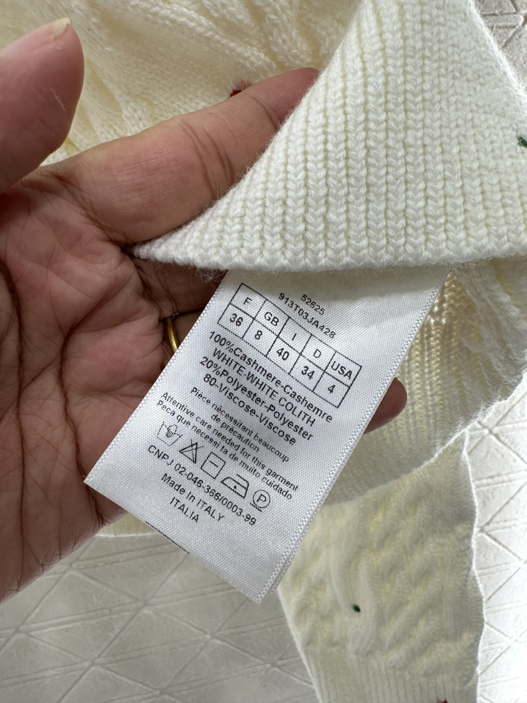 ♥Dio*♥2026新品上架 圆领玫瑰碎花针织开衫定制YB羊绒针织材质，质感高级，舒适柔软，圆领纽扣针织