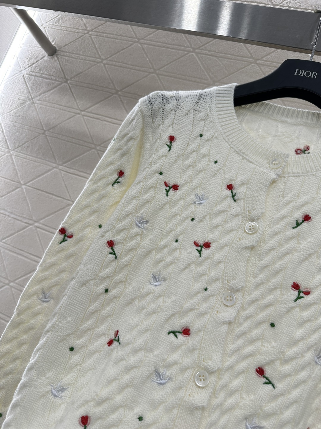 ♥Dio*♥2026新品上架 圆领玫瑰碎花针织开衫定制YB羊绒针织材质，质感高级，舒适柔软，圆领纽扣针织