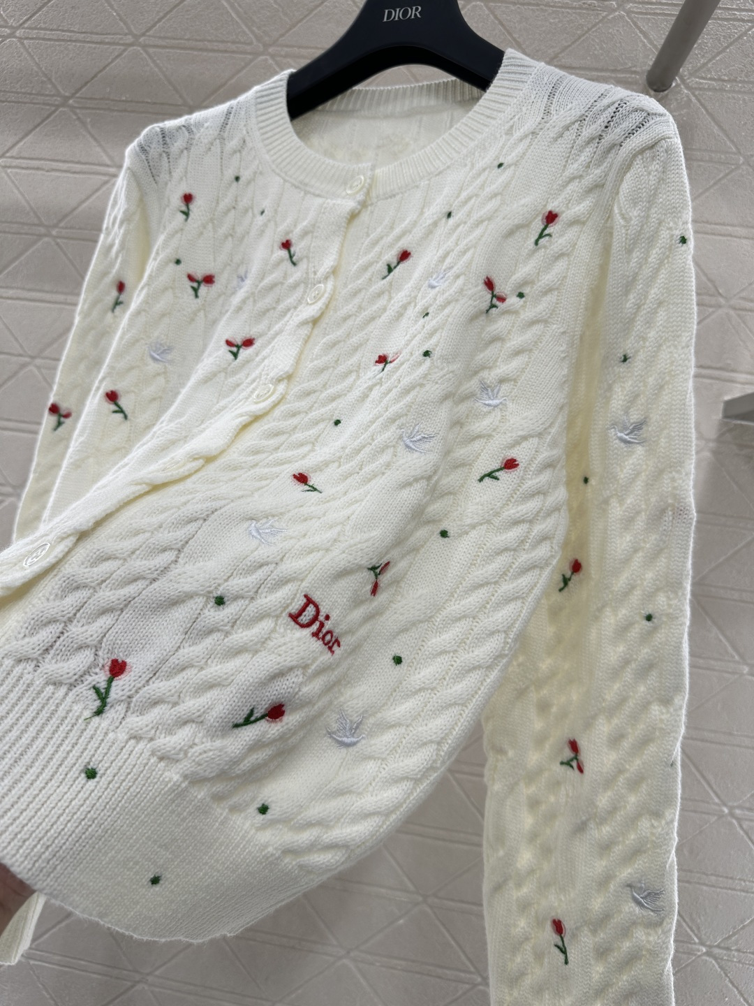 ♥Dio*♥2026新品上架 圆领玫瑰碎花针织开衫定制YB羊绒针织材质，质感高级，舒适柔软，圆领纽扣针织