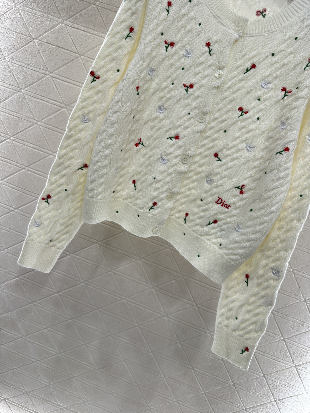 ♥Dio*♥2026新品上架 圆领玫瑰碎花针织开衫定制YB羊绒针织材质，质感高级，舒适柔软，圆领纽扣针织