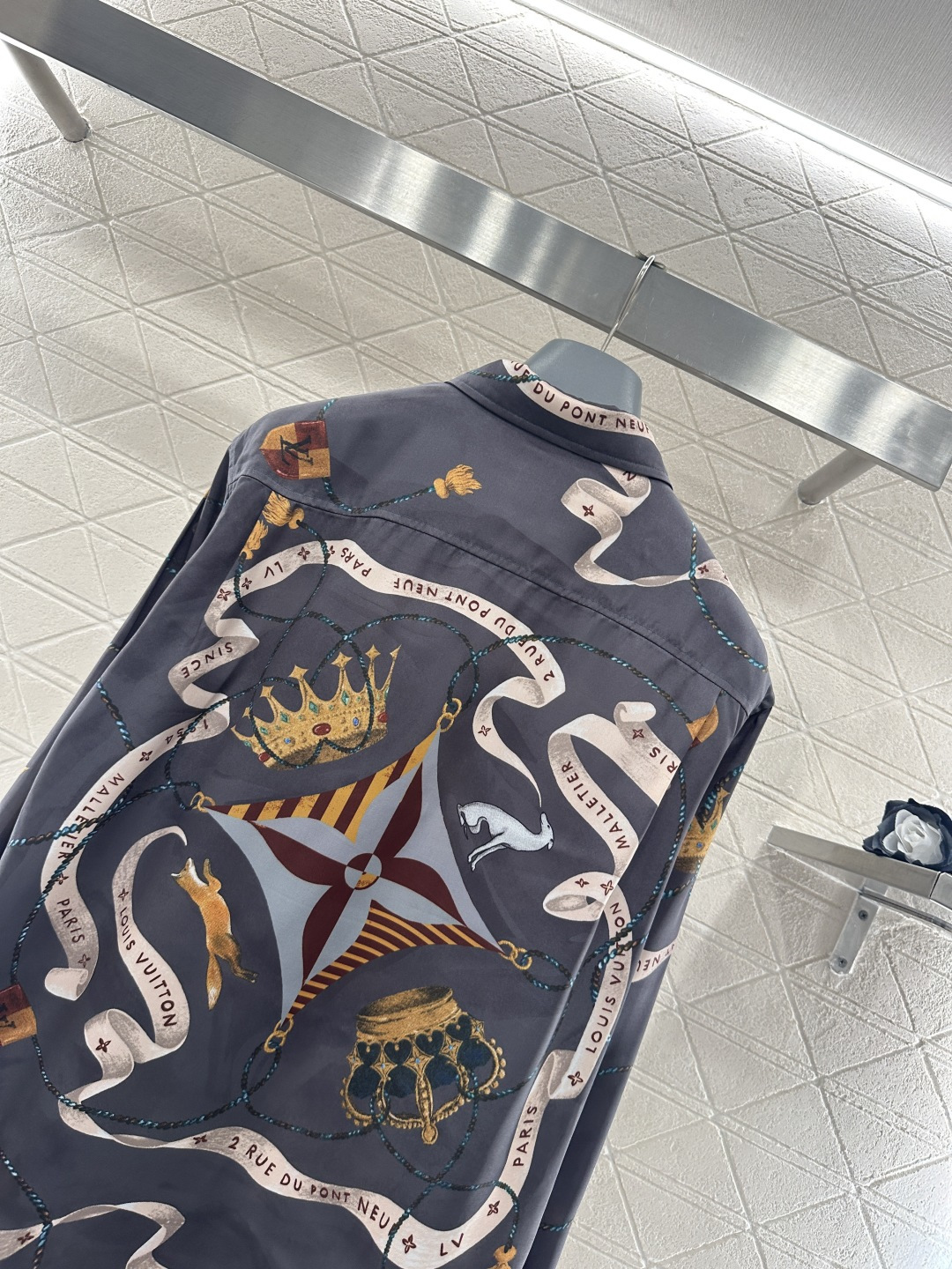 ♥Louis vuitto*♥2026新品上架 印花翻领丝绸衬衫定制YB进口丝绸材质，质感细腻，垂顺舒适