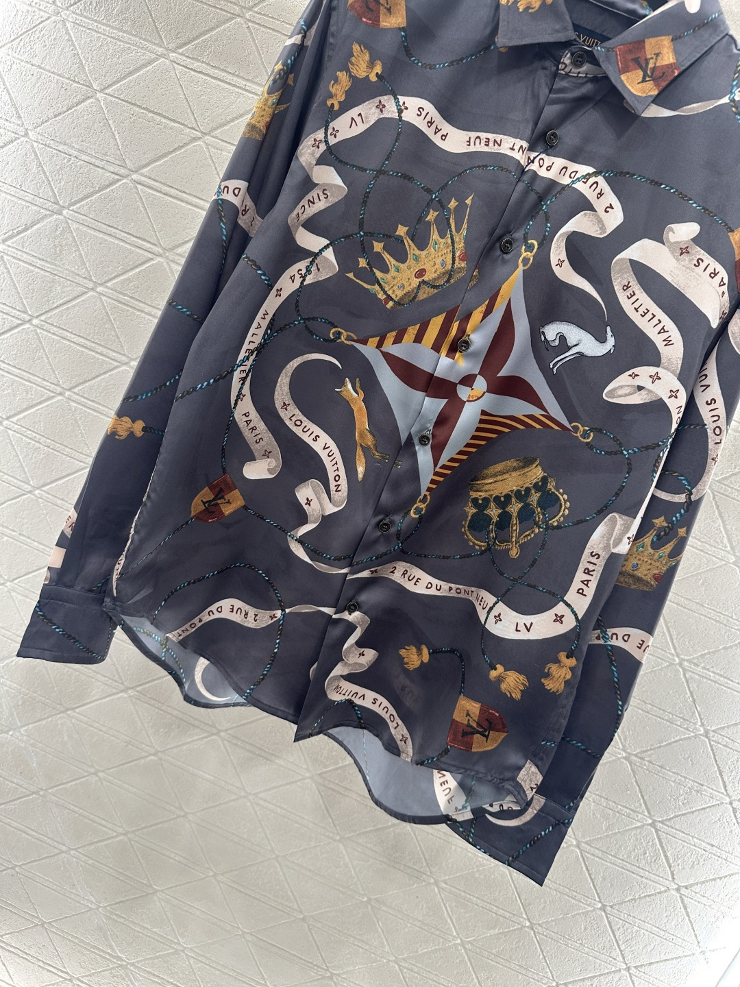 ♥Louis vuitto*♥2026新品上架 印花翻领丝绸衬衫定制YB进口丝绸材质，质感细腻，垂顺舒适