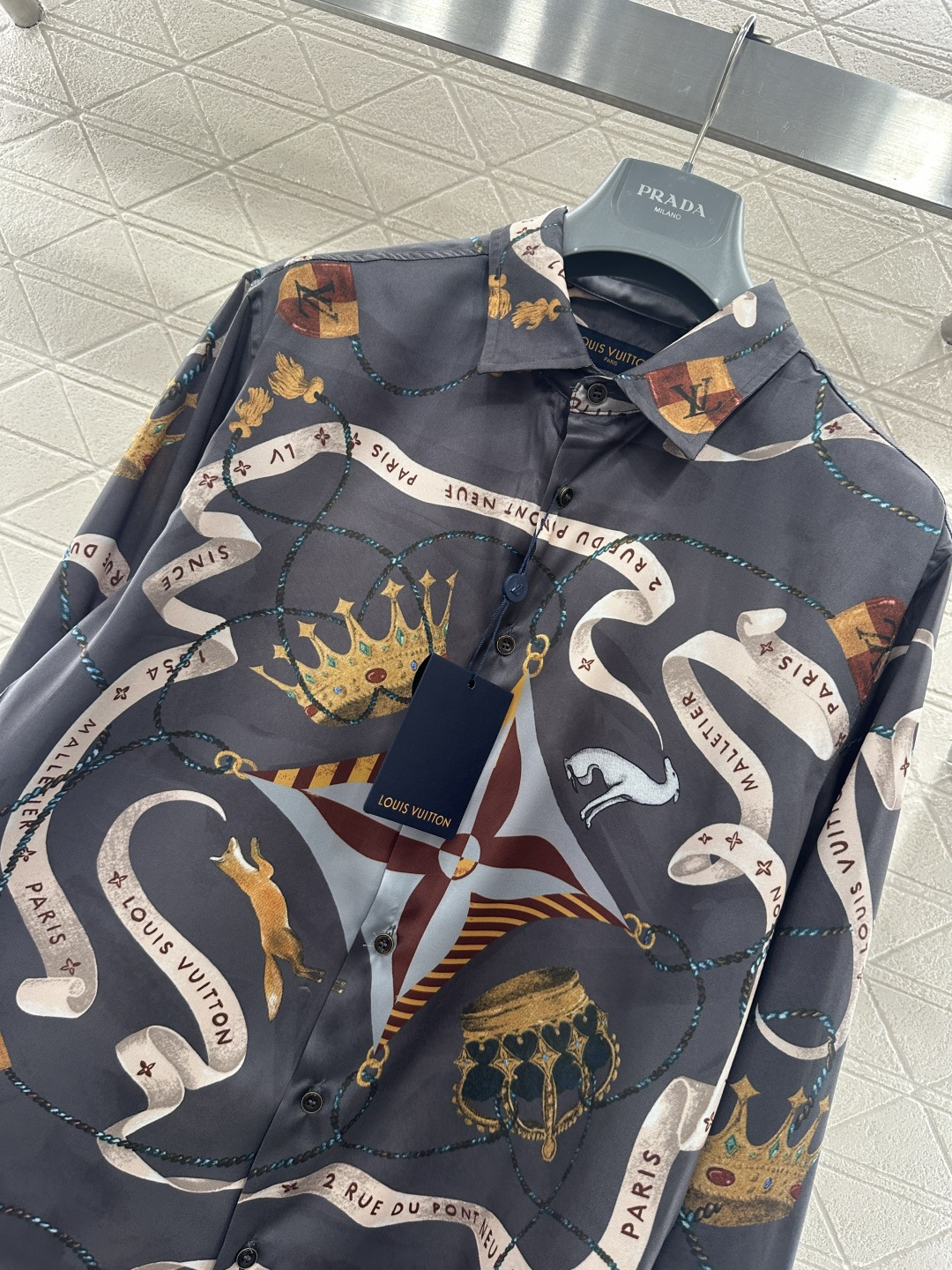 ♥Louis vuitto*♥2026新品上架 印花翻领丝绸衬衫定制YB进口丝绸材质，质感细腻，垂顺舒适