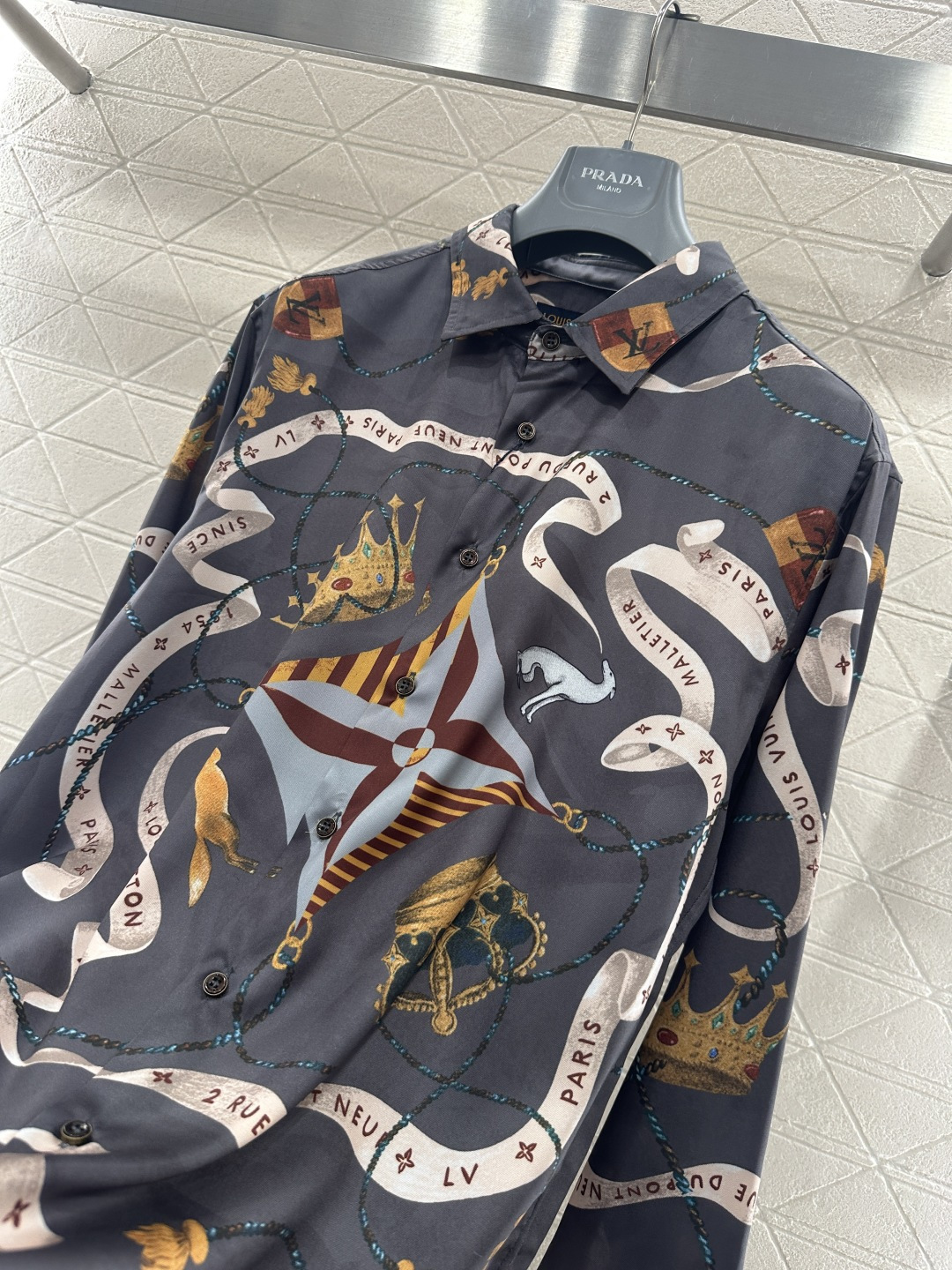 ♥Louis vuitto*♥2026新品上架 印花翻领丝绸衬衫定制YB进口丝绸材质，质感细腻，垂顺舒适