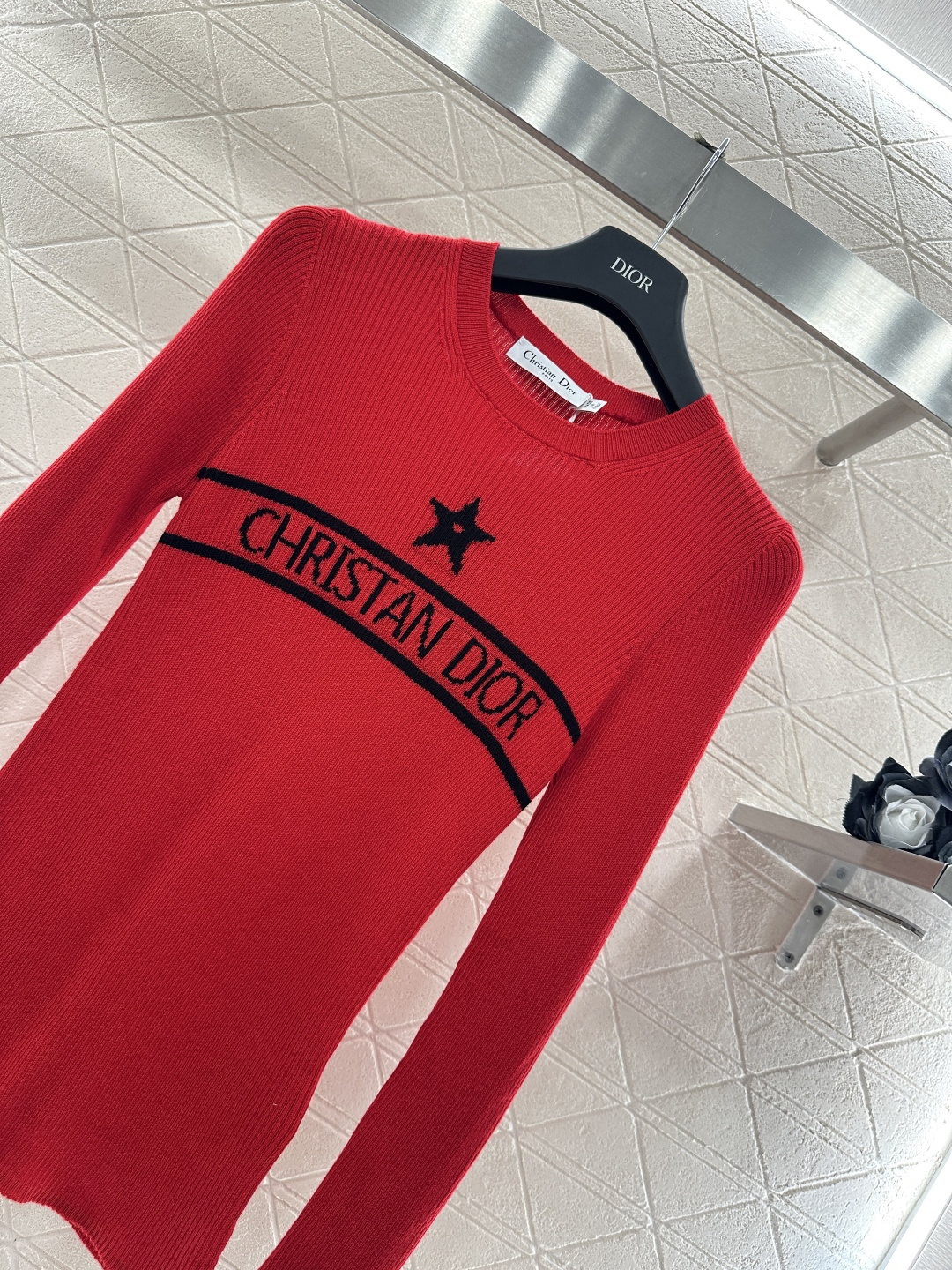 ♥Dio*♥2026新品上架 圆领徽标针织打底衫定制YB羊毛纱线织造，穿搭舒适，质感十足，圆领修身毛衣裁