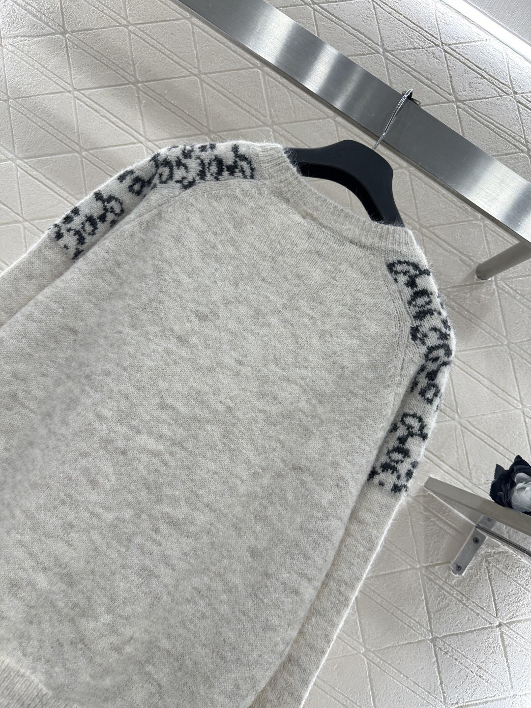 ♥Dio*♥2026新品上架 撞色套头针织毛衣定制YB羊毛纱线织造，穿搭舒适，质感十足，圆领针织套头毛衣