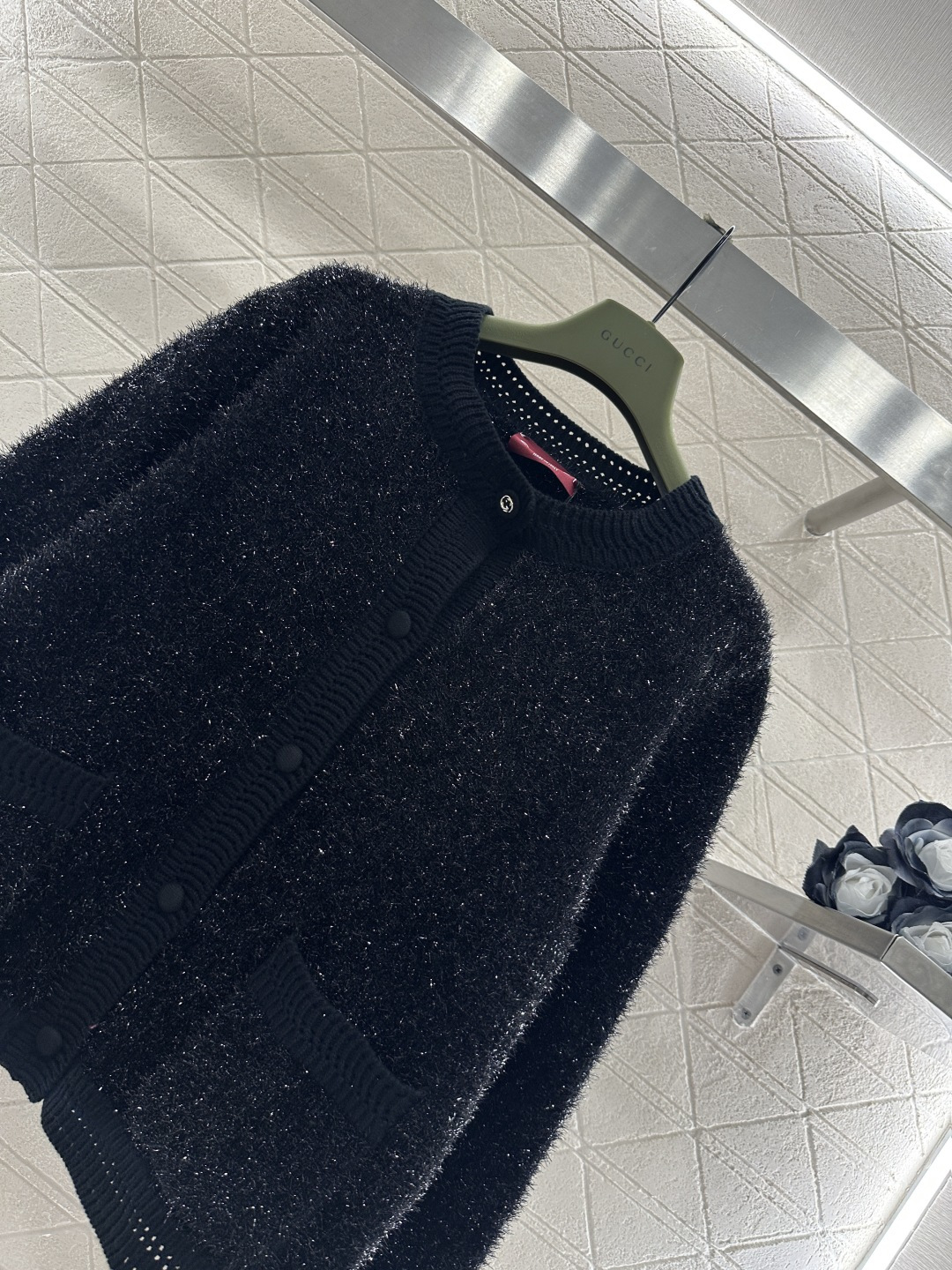 ♥Gucc*♥2026新品上架 亮闪银丝圆领针织开衫定制YB棉毛纱线织造，质感高级，舒适柔软，圆领纽扣针