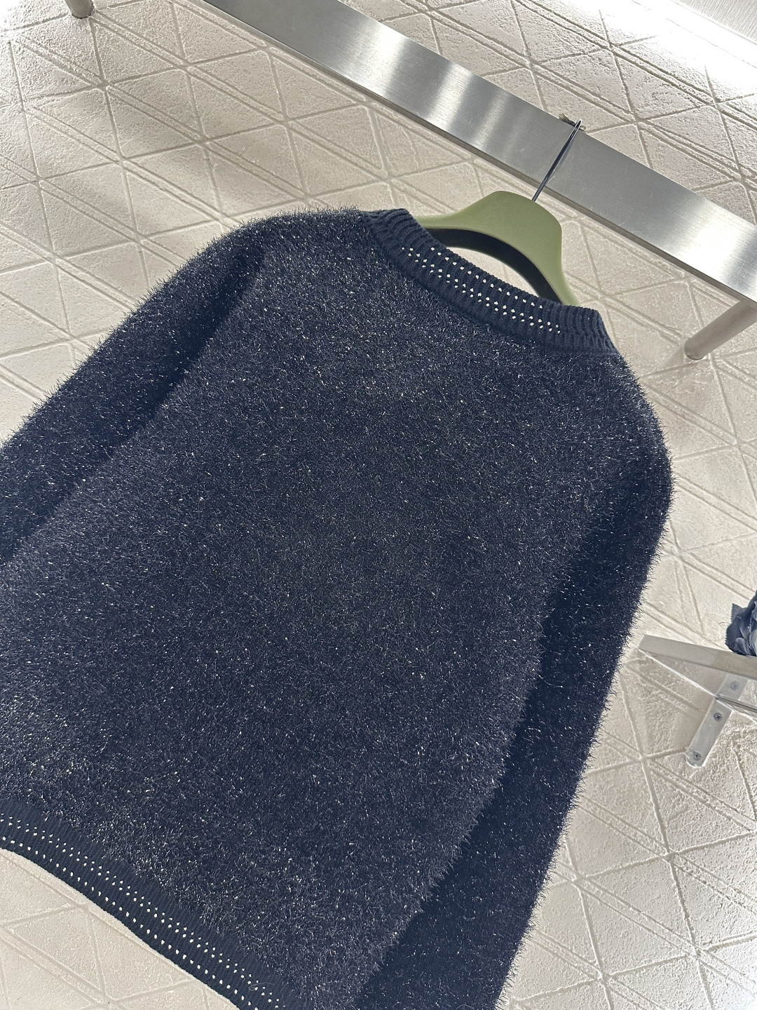 ♥Gucc*♥2026新品上架 亮闪银丝圆领针织开衫定制YB棉毛纱线织造，质感高级，舒适柔软，圆领纽扣针