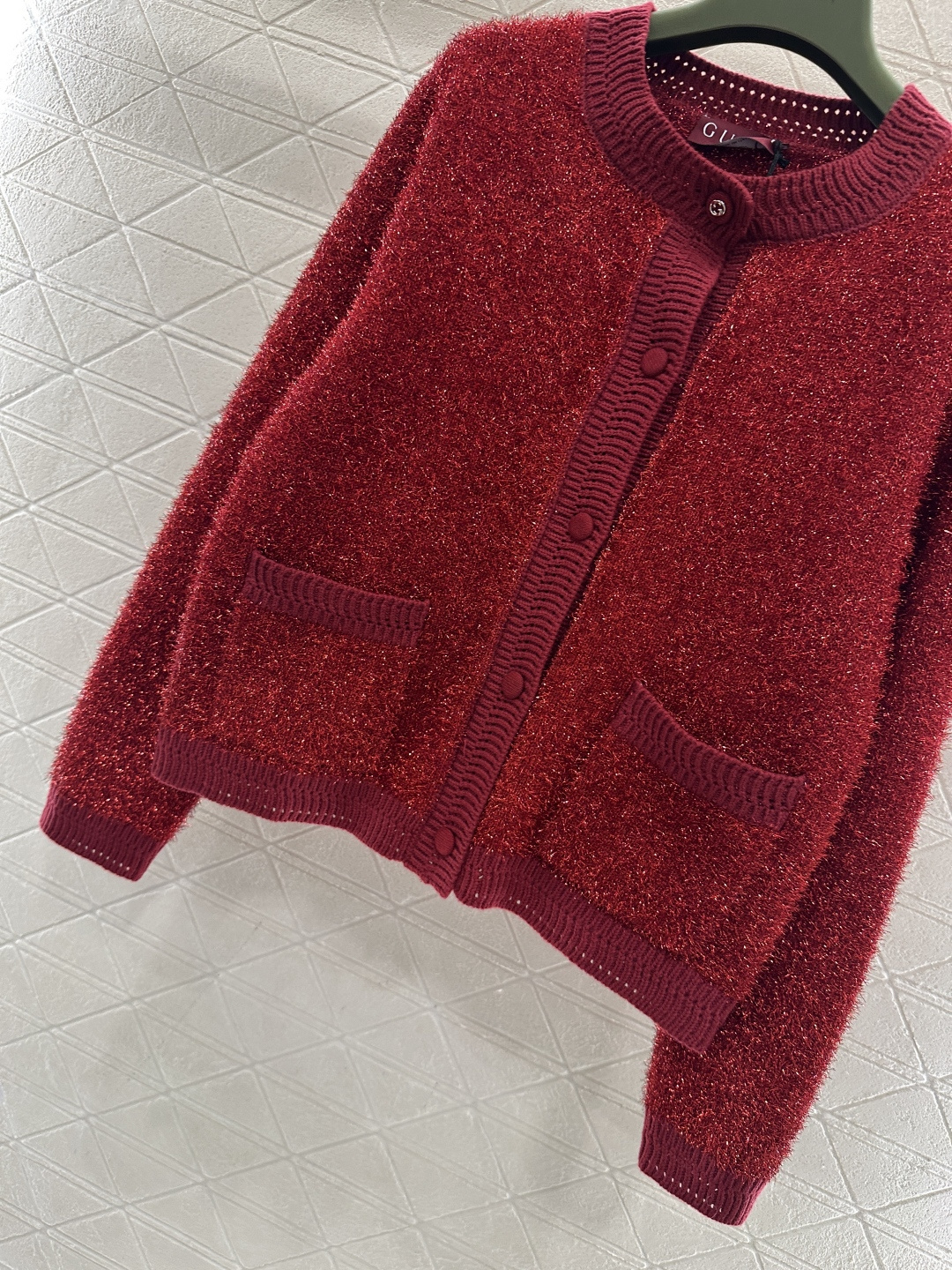♥Gucc*♥2026新品上架 亮闪银丝圆领针织开衫定制YB棉毛纱线织造，质感高级，舒适柔软，圆领纽扣针