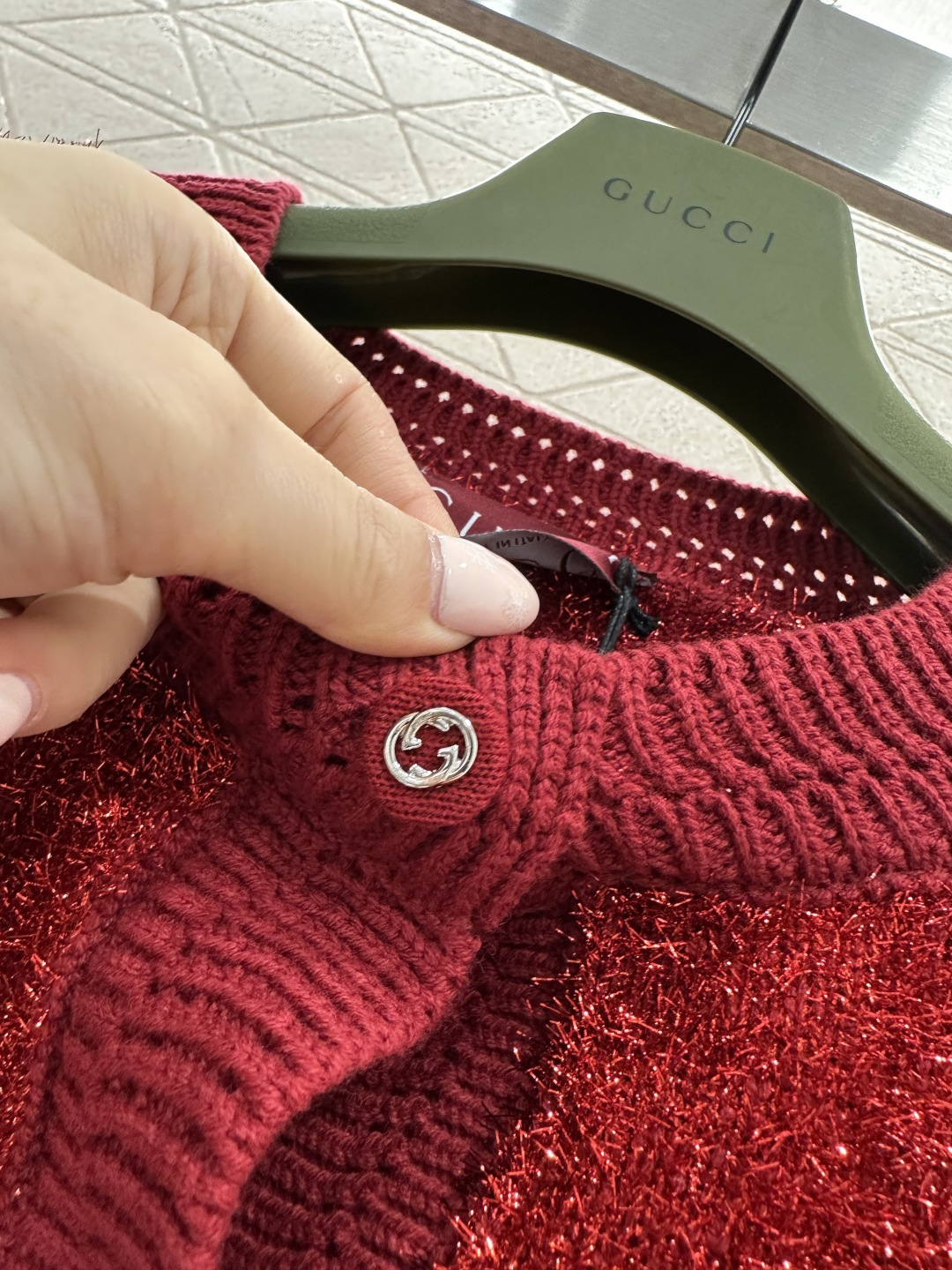 ♥Gucc*♥2026新品上架 亮闪银丝圆领针织开衫定制YB棉毛纱线织造，质感高级，舒适柔软，圆领纽扣针