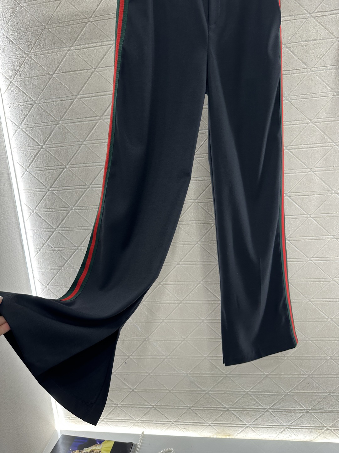 ♥Gucc*♥2026新品上架 廓形西装马甲长裤套装定制YB进口羊毛混纺材质，质感光泽高级，垂顺有型，微