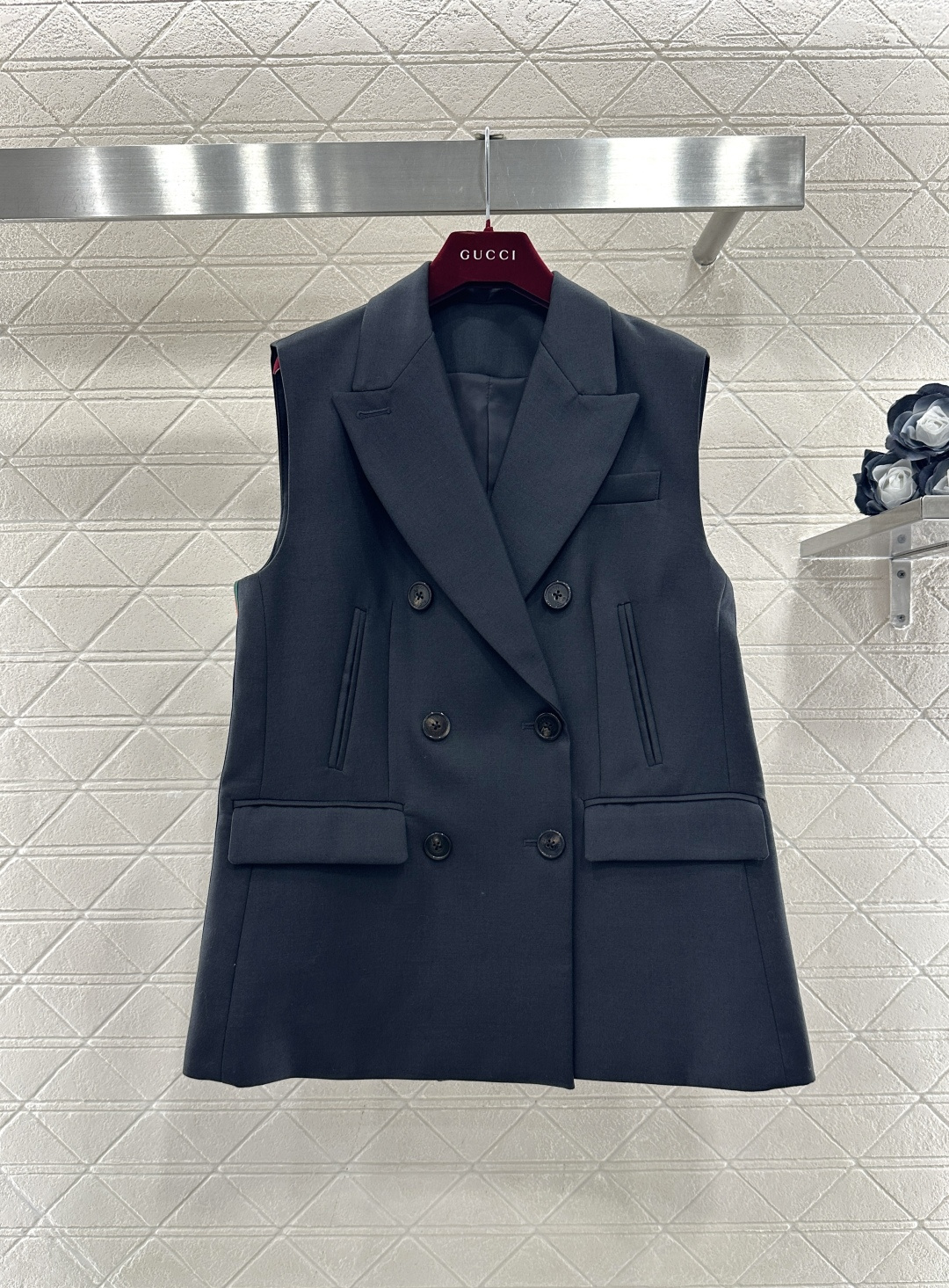 ♥Gucc*♥2026新品上架 廓形西装马甲长裤套装定制YB进口羊毛混纺材质，质感光泽高级，垂顺有型，微