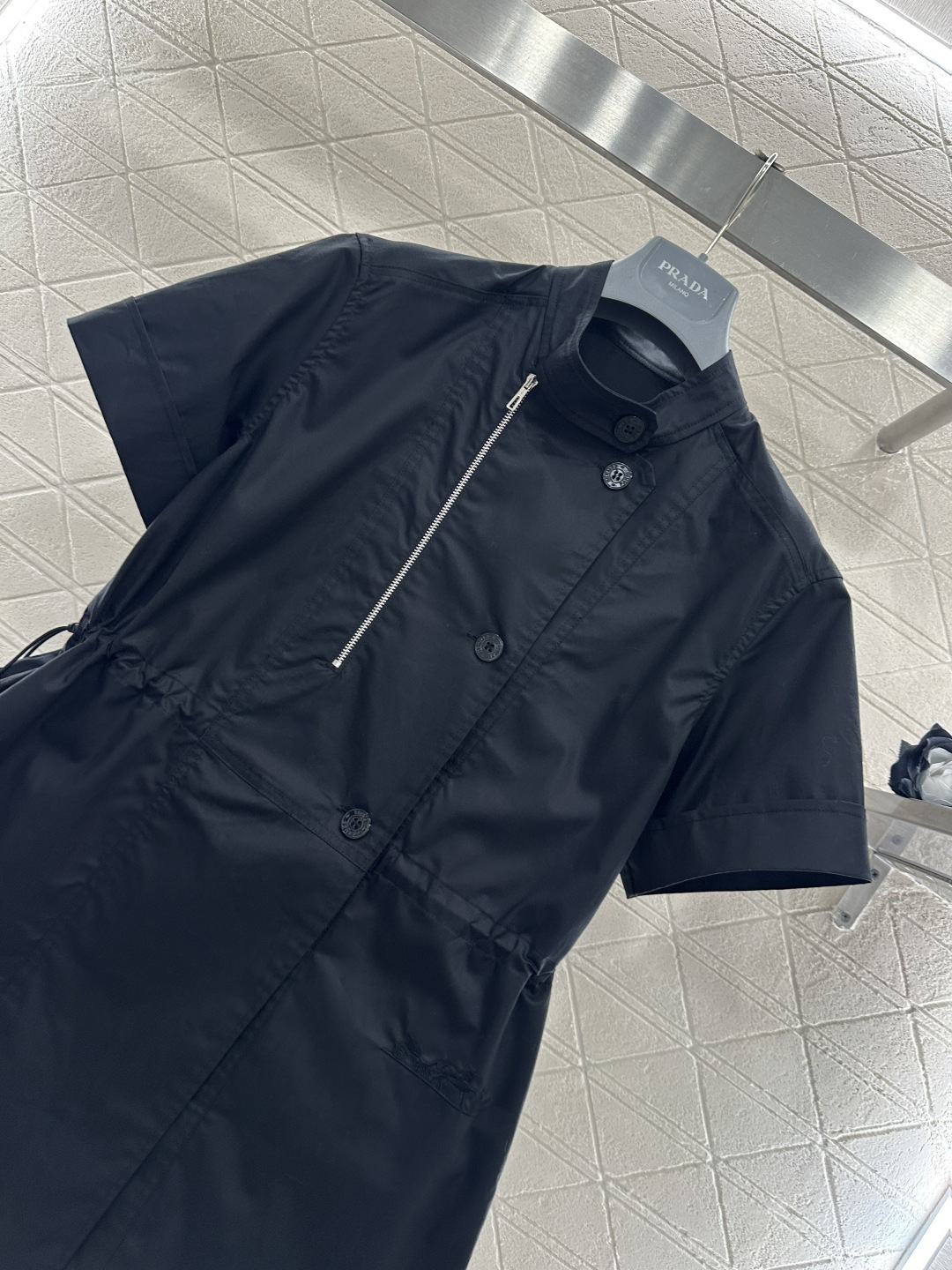 ♥Herme*♥2026新品上架 立领解构设计感短袖衬衫裙定制YB斜纹全棉材质，质感细腻，穿搭舒适，小立