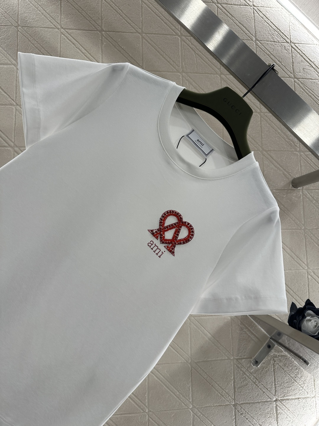 ♥Ami*♥2026新品上架 钉珠字母徽标𝑇𝑒𝑒定制YB丝光全棉材质，透气舒适，质感十足，正肩常规短袖T