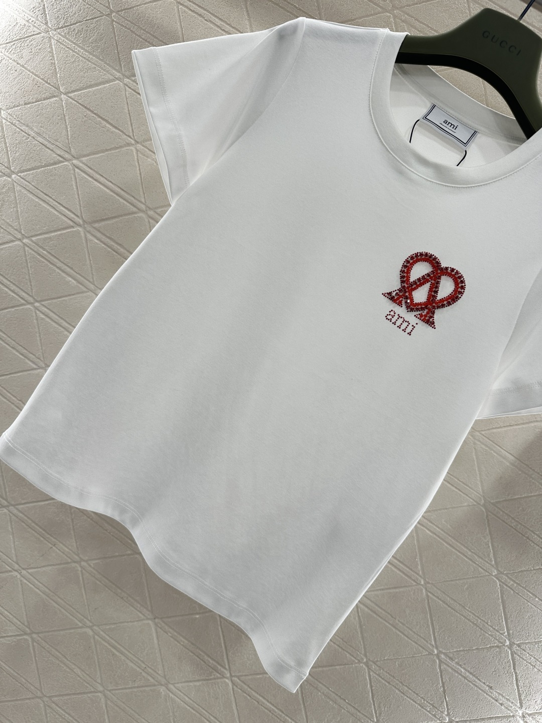 ♥Ami*♥2026新品上架 钉珠字母徽标𝑇𝑒𝑒定制YB丝光全棉材质，透气舒适，质感十足，正肩常规短袖T
