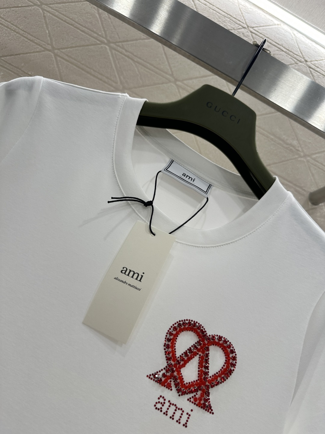 ♥Ami*♥2026新品上架 钉珠字母徽标𝑇𝑒𝑒定制YB丝光全棉材质，透气舒适，质感十足，正肩常规短袖T