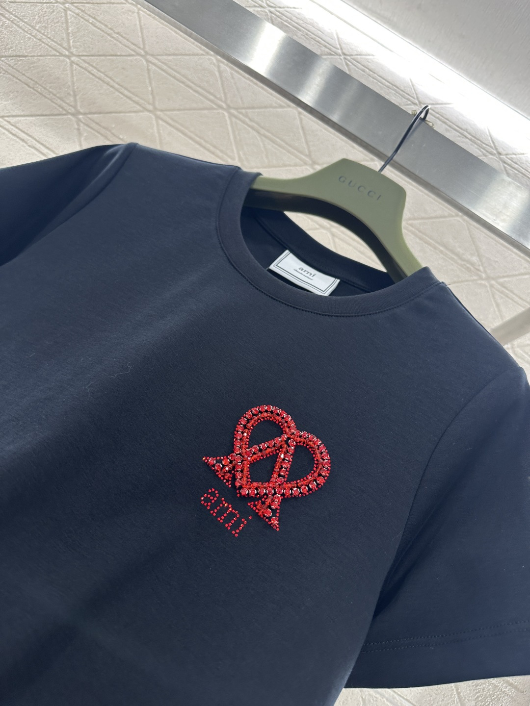 ♥Ami*♥2026新品上架 钉珠字母徽标𝑇𝑒𝑒定制YB丝光全棉材质，透气舒适，质感十足，正肩常规短袖T