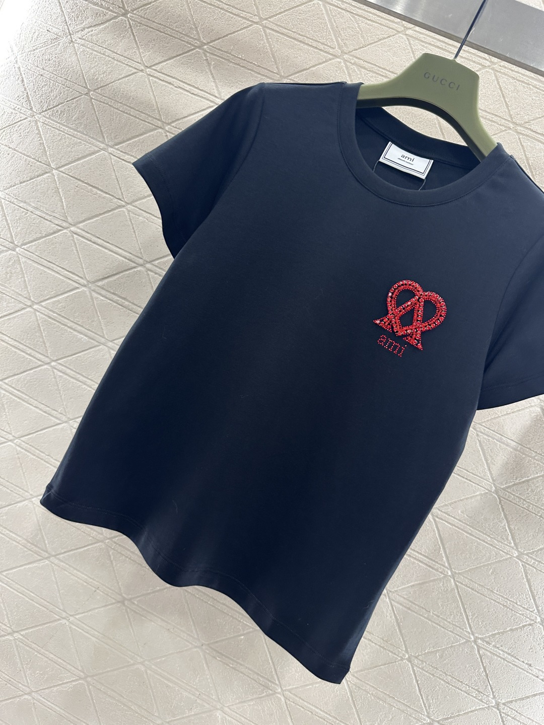 ♥Ami*♥2026新品上架 钉珠字母徽标𝑇𝑒𝑒定制YB丝光全棉材质，透气舒适，质感十足，正肩常规短袖T