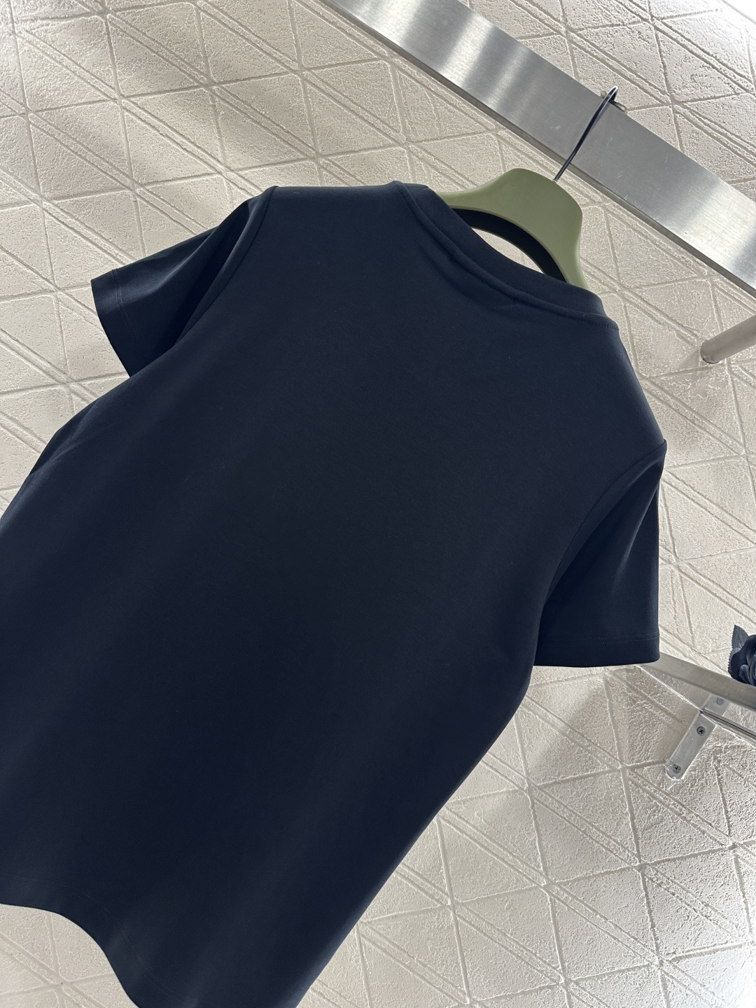 ♥Ami*♥2026新品上架 钉珠字母徽标𝑇𝑒𝑒定制YB丝光全棉材质，透气舒适，质感十足，正肩常规短袖T