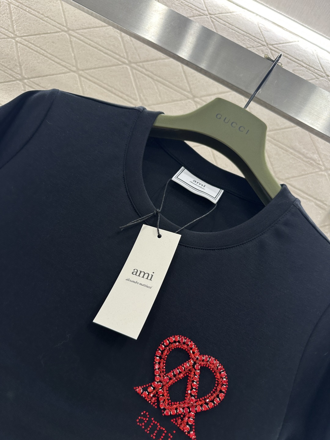 ♥Ami*♥2026新品上架 钉珠字母徽标𝑇𝑒𝑒定制YB丝光全棉材质，透气舒适，质感十足，正肩常规短袖T
