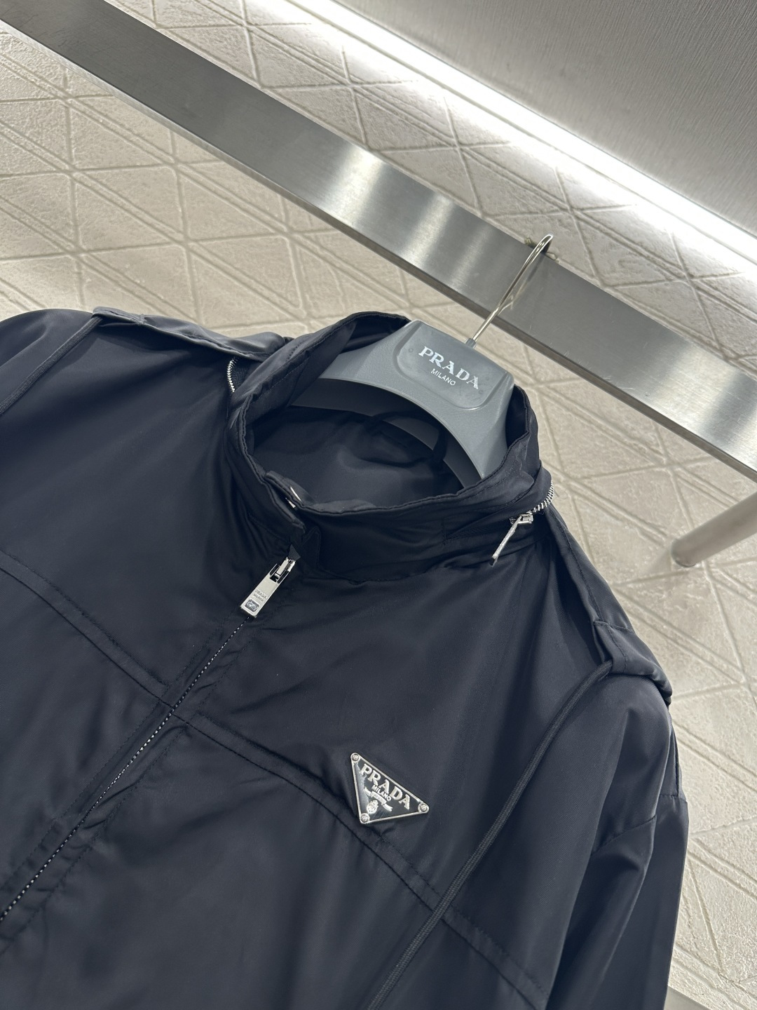 ♥Prad*♥2026新品上架 冲锋短款抽绳拉链外套定制YB进口环保♻️再生尼龙材质，质感上乘，品相高级