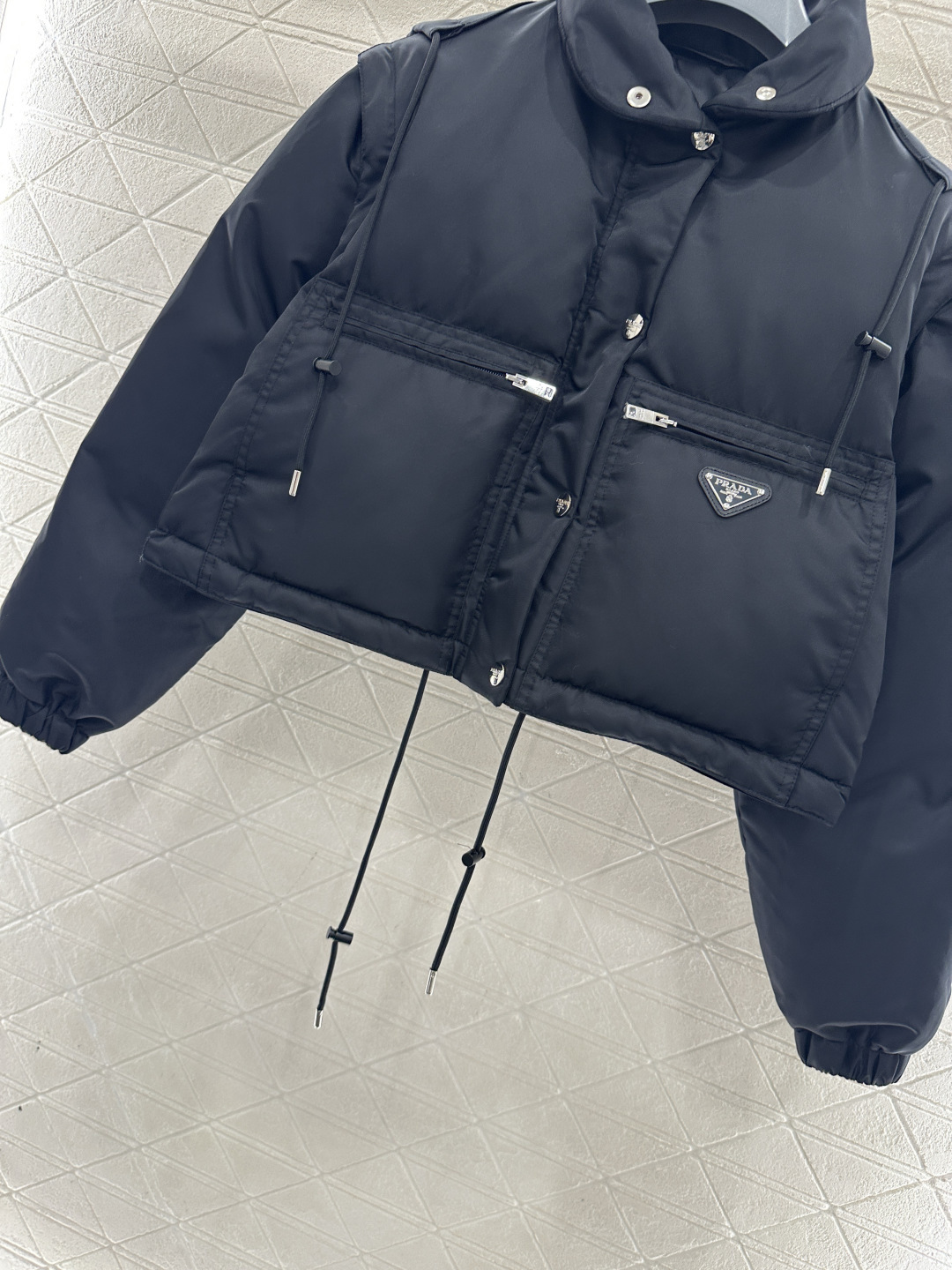 ♥Prad*♥2026新品上架 可拆卸两穿短款棉服定制YB进口防风防水尼龙材质，其工艺还原，升级材质，提