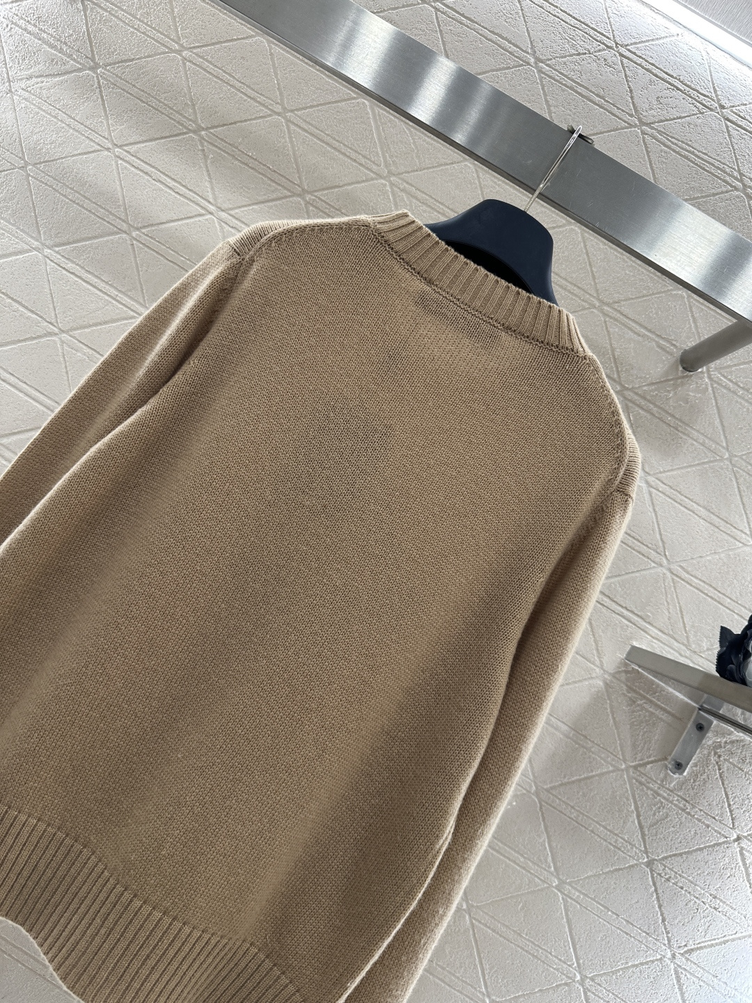 ♥Louis vuitto*♥2026新品上架 四叶草撞色刺绣针织毛衣定制YB羊绒纱线织造，穿搭舒适，质