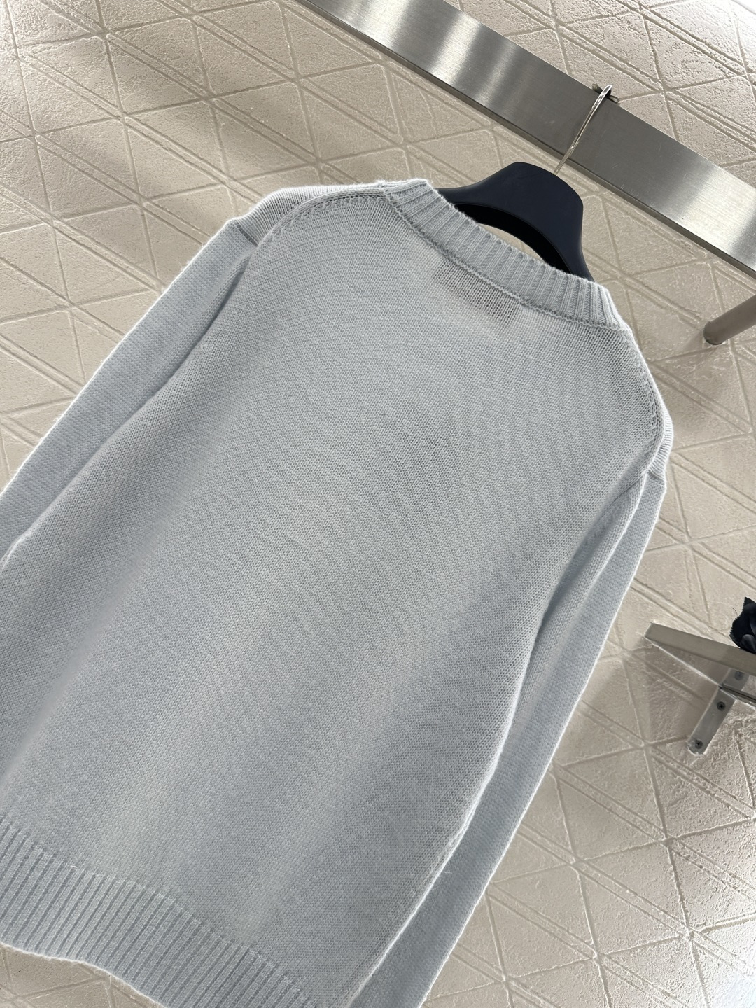 ♥Louis vuitto*♥2026新品上架 四叶草撞色刺绣针织毛衣定制YB羊绒纱线织造，穿搭舒适，质