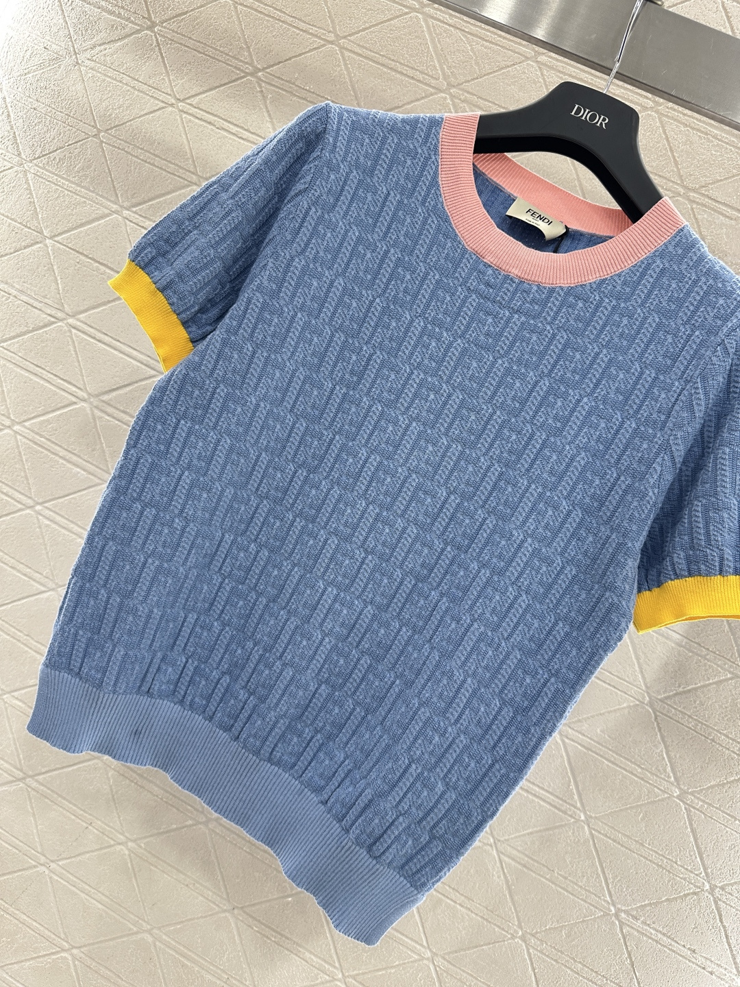 ♥Fend*♥2025新品上架 提花圆领针织短袖定制YB丝毛针织材质，质感高级，舒适柔软，圆领针织短袖剪