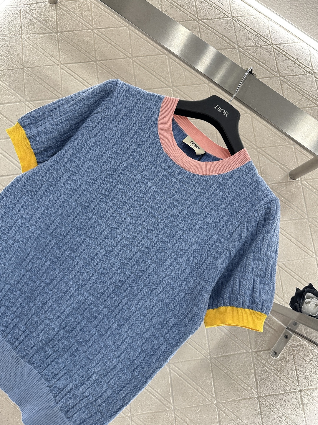 ♥Fend*♥2025新品上架 提花圆领针织短袖定制YB丝毛针织材质，质感高级，舒适柔软，圆领针织短袖剪