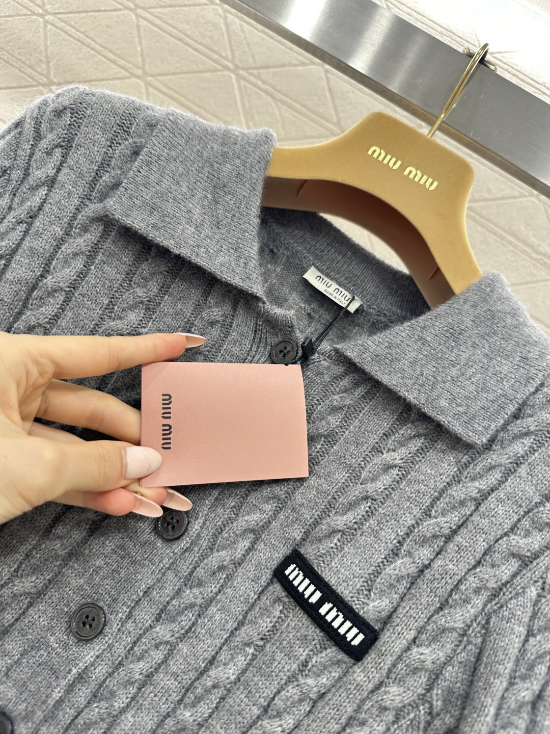 ♥Miumi*♥2026新品上架 翻领麻花针织连衣裙定制YB羊毛纱线织造，质感高级，舒适柔软，翻领针织长