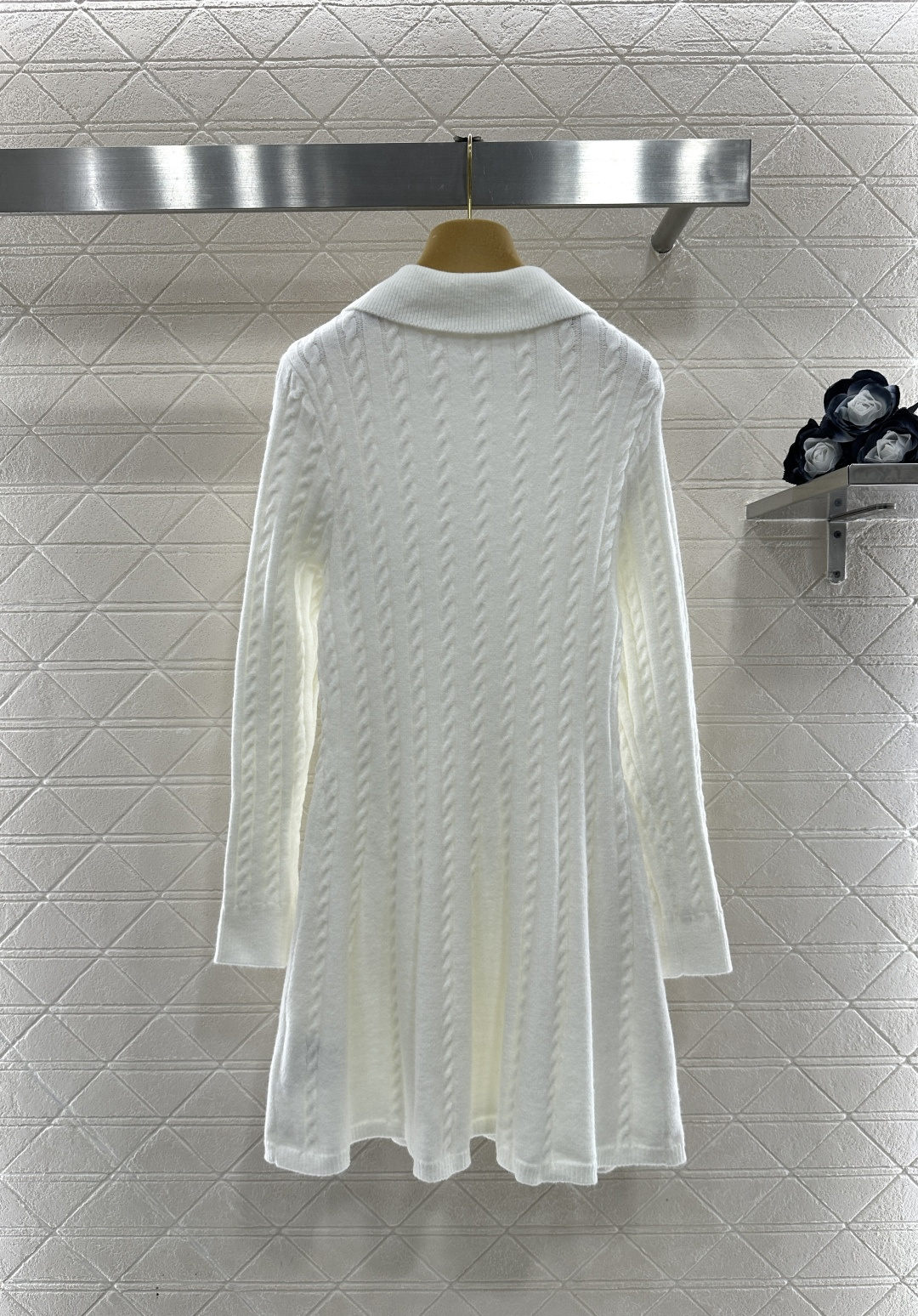 ♥Miumi*♥2026新品上架 翻领麻花针织连衣裙定制YB羊毛纱线织造，质感高级，舒适柔软，翻领针织长