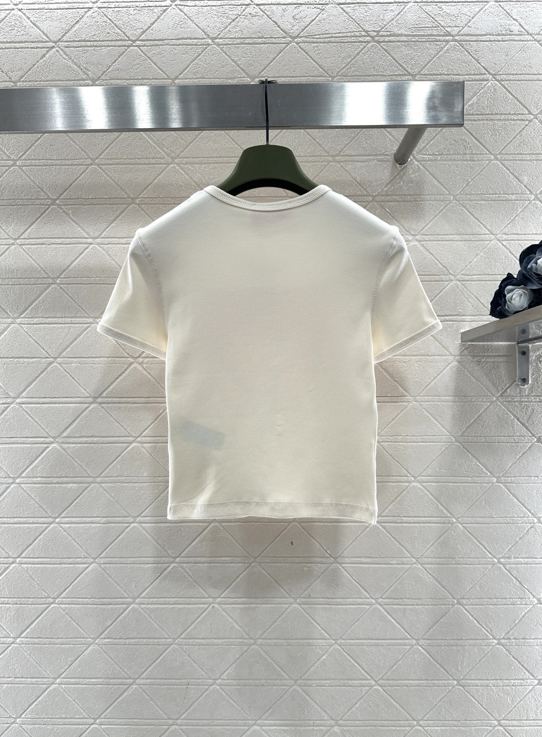 ♥Dise*♥2026新品上架 爱心修身𝑇𝑒𝑒定制YB原生全棉材质，穿搭舒适，质感十足，圆领短款裁剪，米