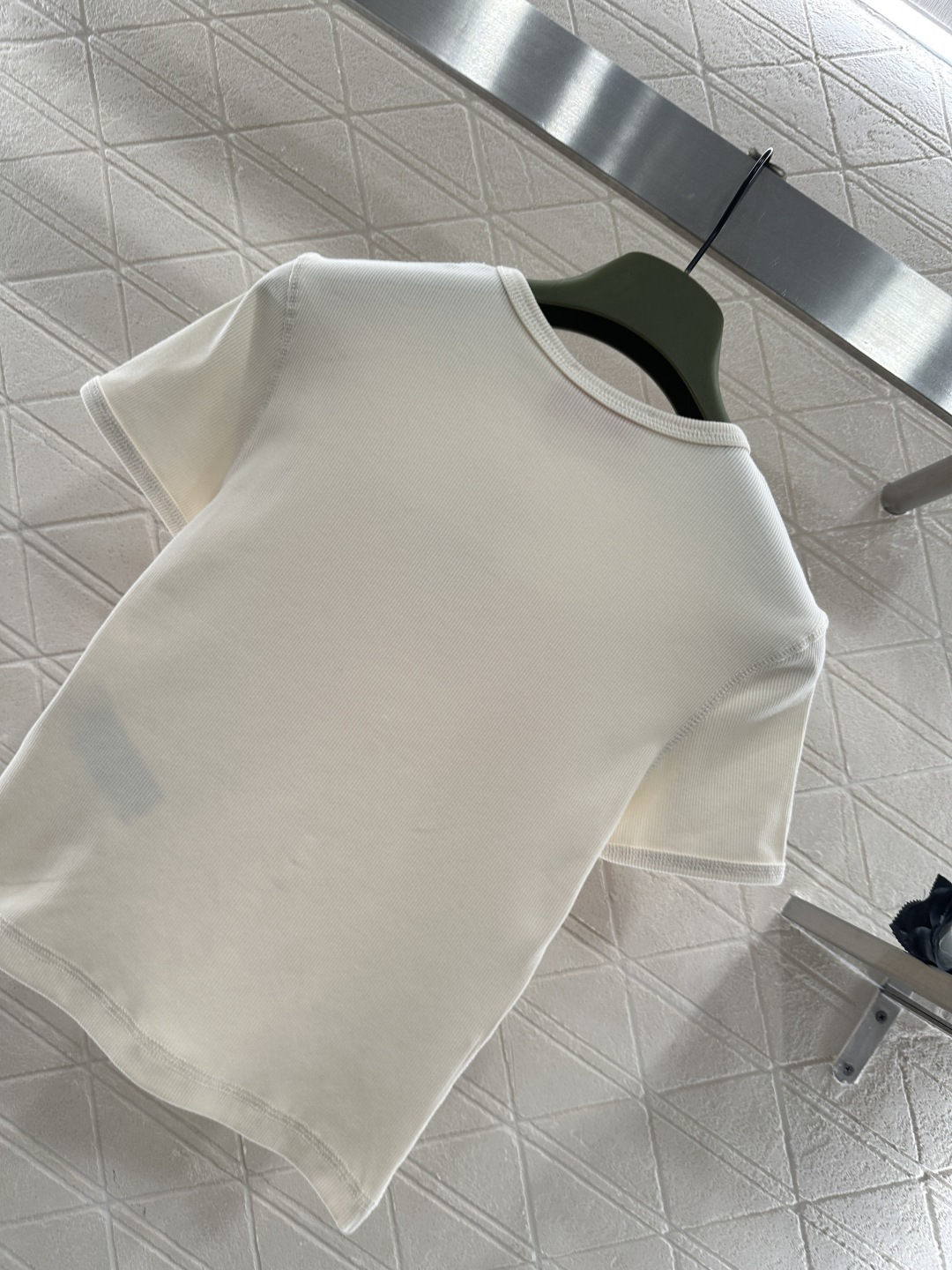 ♥Dise*♥2026新品上架 爱心修身𝑇𝑒𝑒定制YB原生全棉材质，穿搭舒适，质感十足，圆领短款裁剪，米
