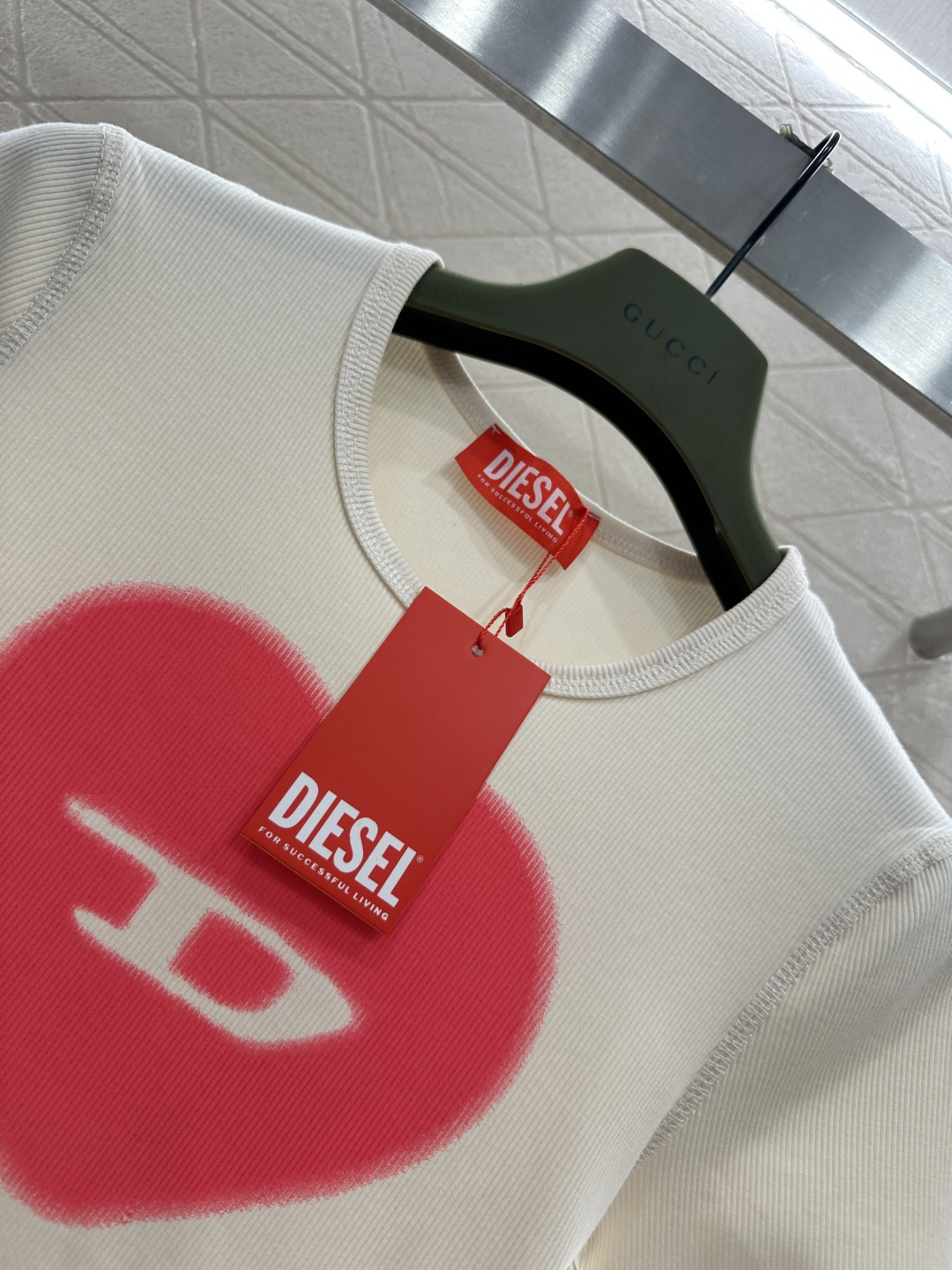 ♥Dise*♥2026新品上架 爱心修身𝑇𝑒𝑒定制YB原生全棉材质，穿搭舒适，质感十足，圆领短款裁剪，米