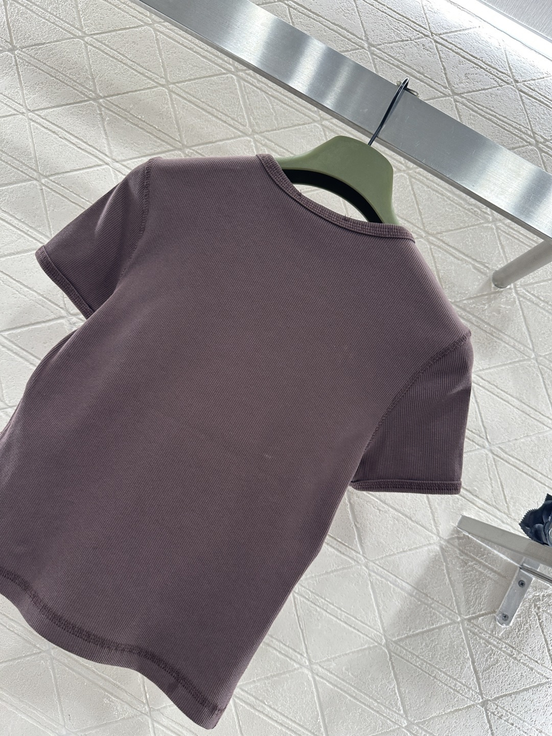 ♥Dise*♥2026新品上架 爱心修身𝑇𝑒𝑒定制YB原生全棉材质，穿搭舒适，质感十足，圆领短款裁剪，米