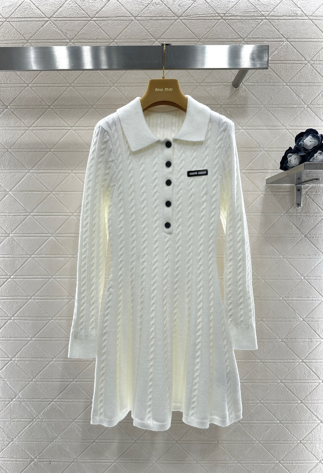 ♥Miumi*♥2026新品上架 翻领麻花针织连衣裙定制YB羊毛纱线织造，质感高级，舒适柔软，翻领针织长