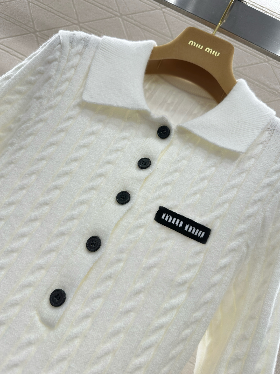 ♥Miumi*♥2026新品上架 翻领麻花针织连衣裙定制YB羊毛纱线织造，质感高级，舒适柔软，翻领针织长