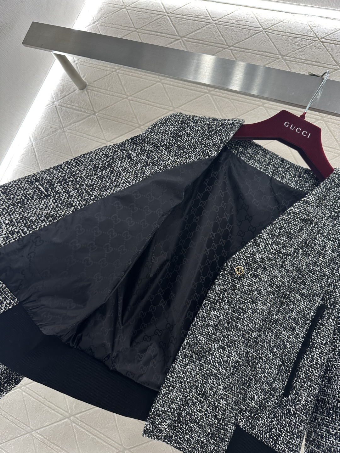 ♥Gucc*♥2026新品上架 花灰毛呢夹克外套半裙套装定制YB进口羊毛毛呢材质，肌理明显，挺括有型，黑
