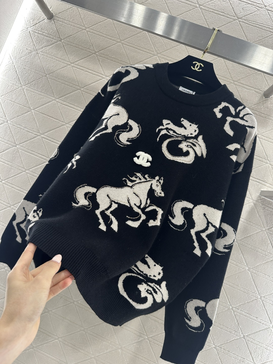 ♥Chane*♥2026新品上架 贺岁圆领提花针织套头毛衣新年贺岁系列#定制YB羊毛纱线织造，质感细腻，