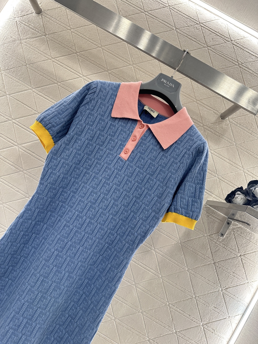 ♥Fend*♥2026新品上架 提花针织短袖连衣裙定制YB丝毛针织材质，质感高级，舒适柔软，翻领针织短袖