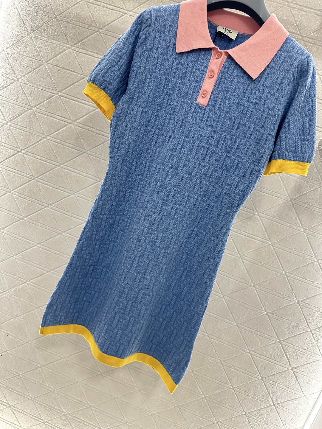 ♥Fend*♥2026新品上架 提花针织短袖连衣裙定制YB丝毛针织材质，质感高级，舒适柔软，翻领针织短袖