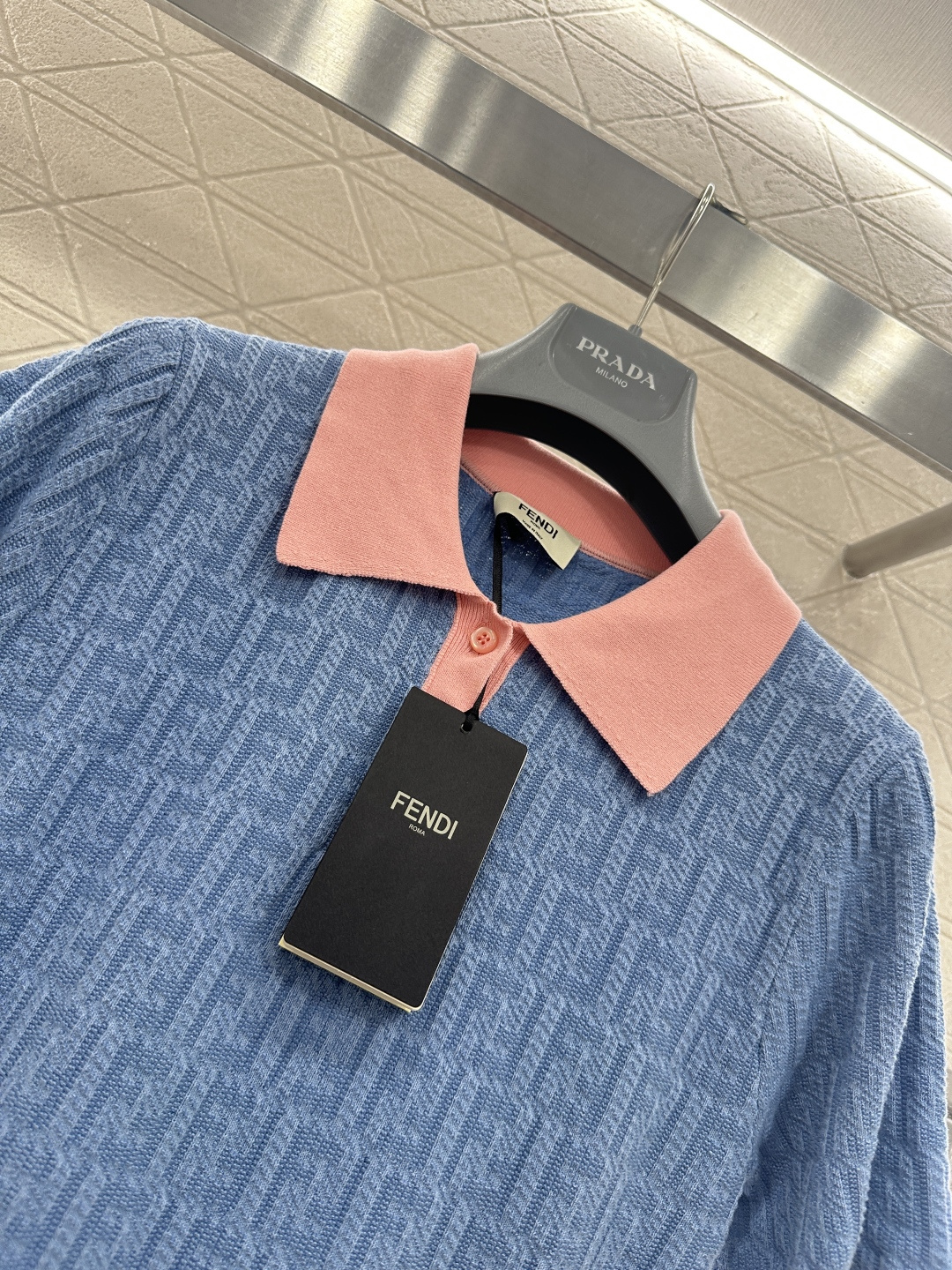 ♥Fend*♥2026新品上架 提花针织短袖连衣裙定制YB丝毛针织材质，质感高级，舒适柔软，翻领针织短袖