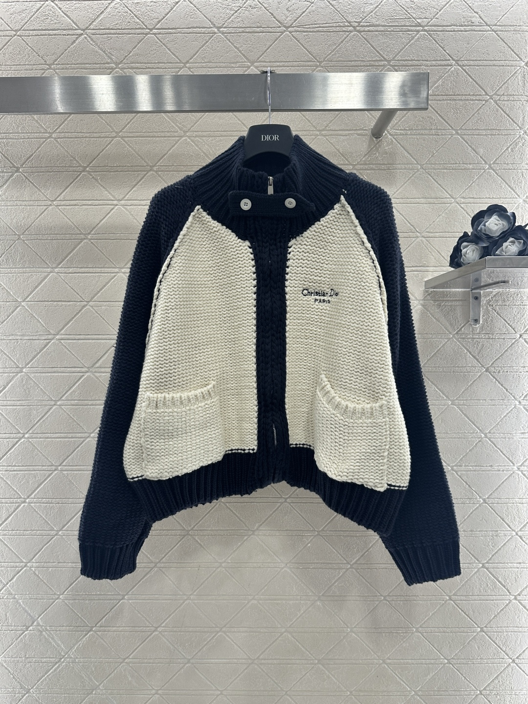 ♥Dio*♥2026新品上架 插肩拼色针织拉链外套定制YB丝毛纱线织造，质感高级，舒适柔软，针织拉链外套