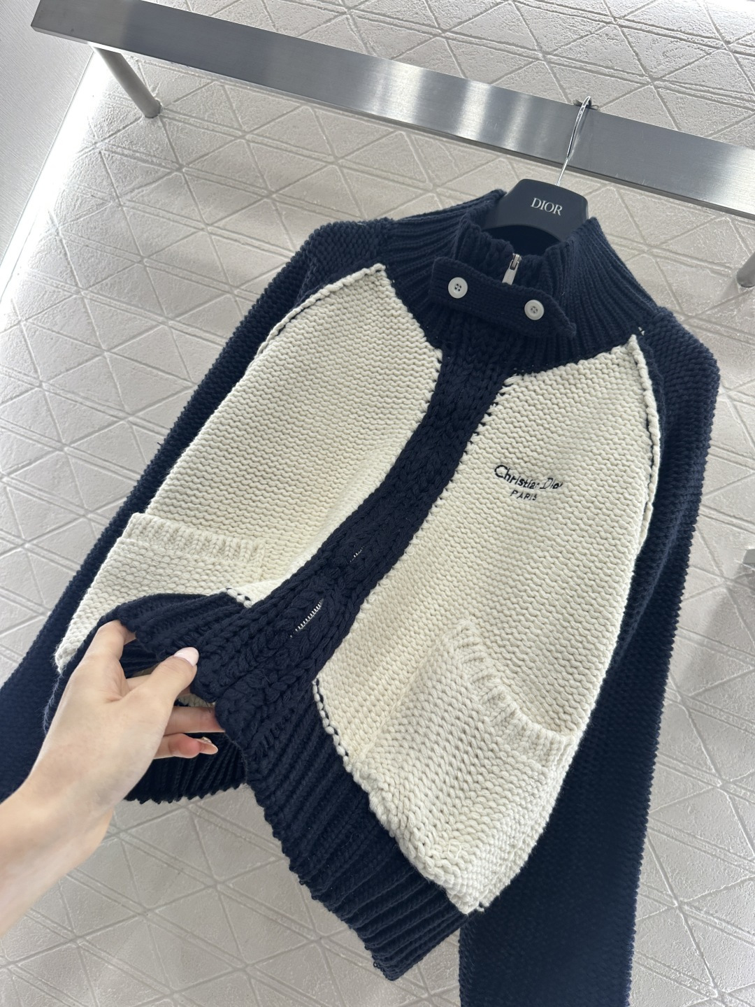 ♥Dio*♥2026新品上架 插肩拼色针织拉链外套定制YB丝毛纱线织造，质感高级，舒适柔软，针织拉链外套