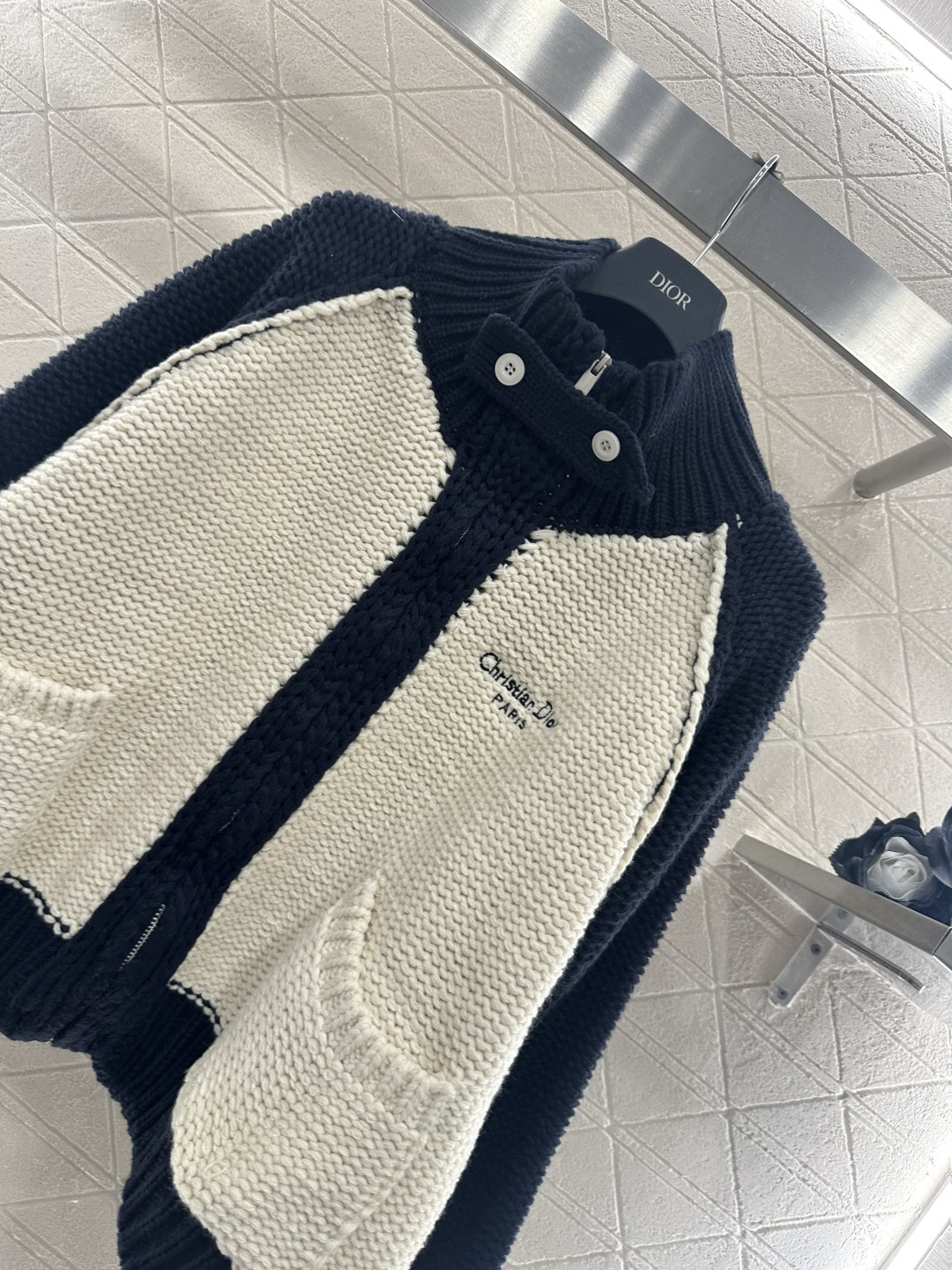 ♥Dio*♥2026新品上架 插肩拼色针织拉链外套定制YB丝毛纱线织造，质感高级，舒适柔软，针织拉链外套