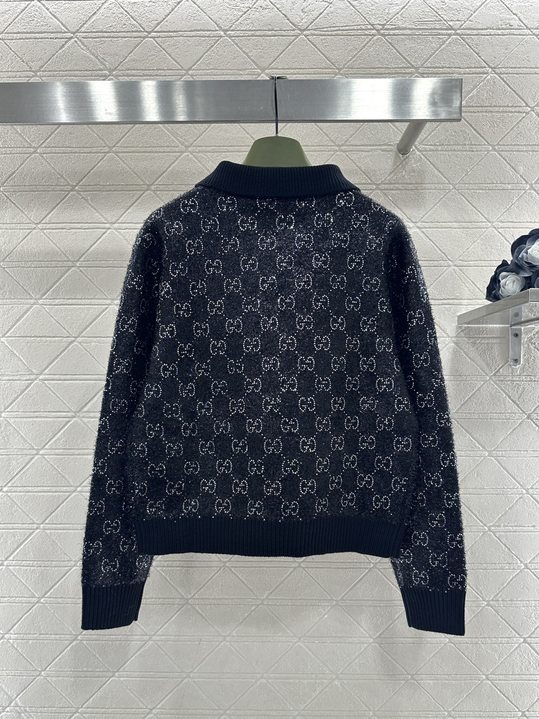 ♥Gucc*♥2026新品上架 烫钻翻领套头毛衣定制YB棉毛纱线织造，质感高级，舒适柔软，翻领半开襟套头