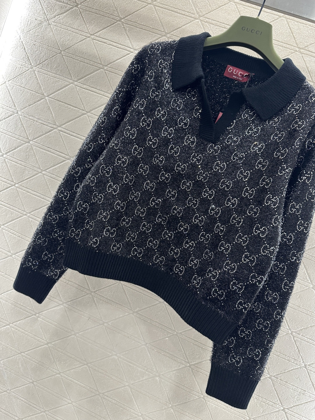 ♥Gucc*♥2026新品上架 烫钻翻领套头毛衣定制YB棉毛纱线织造，质感高级，舒适柔软，翻领半开襟套头