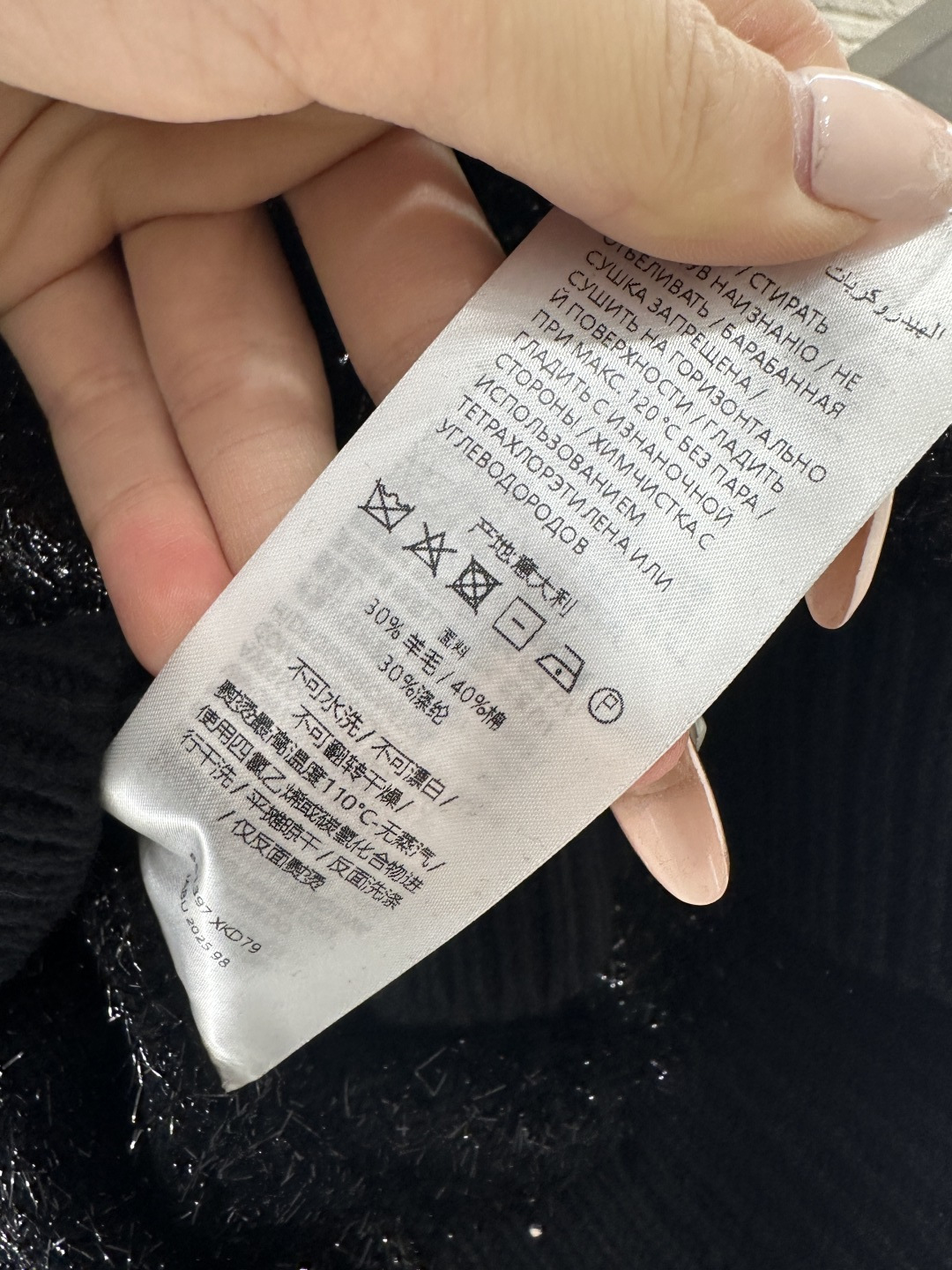 ♥Gucc*♥2026新品上架 烫钻翻领套头毛衣定制YB棉毛纱线织造，质感高级，舒适柔软，翻领半开襟套头